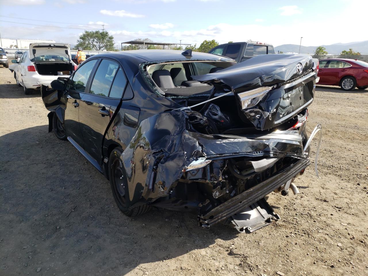 Photo 3 from auction – 2021 TOYOTA COROLLA LE with VIN 5YFEPMAE0MP174469