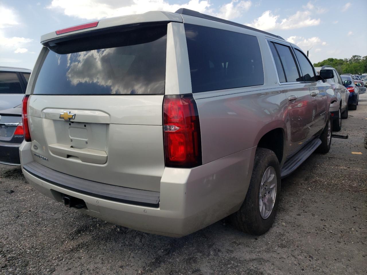 Photo 4 from auction – 2015 CHEVROLET SUBURBAN C with VIN 1GNSCJKC6FR204875