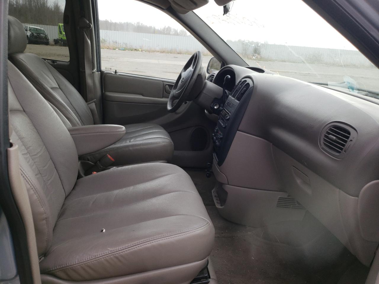 Photo 5 from auction – 2003 DODGE GRAND CARA with VIN 2D4GP44L23R149724