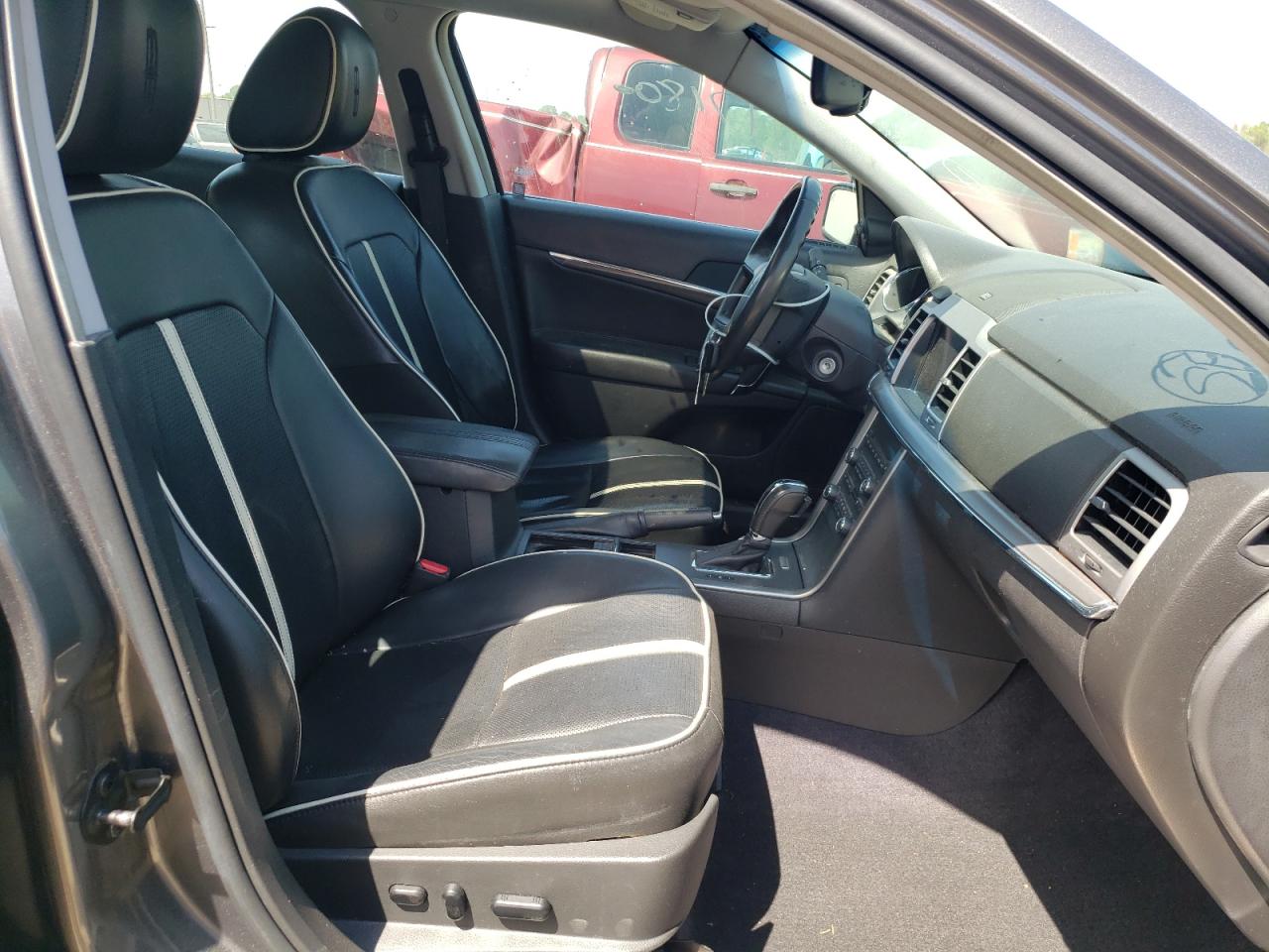 Photo 5 from auction – 2010 LINCOLN MKZ with VIN 3LNHL2GC4AR634656
