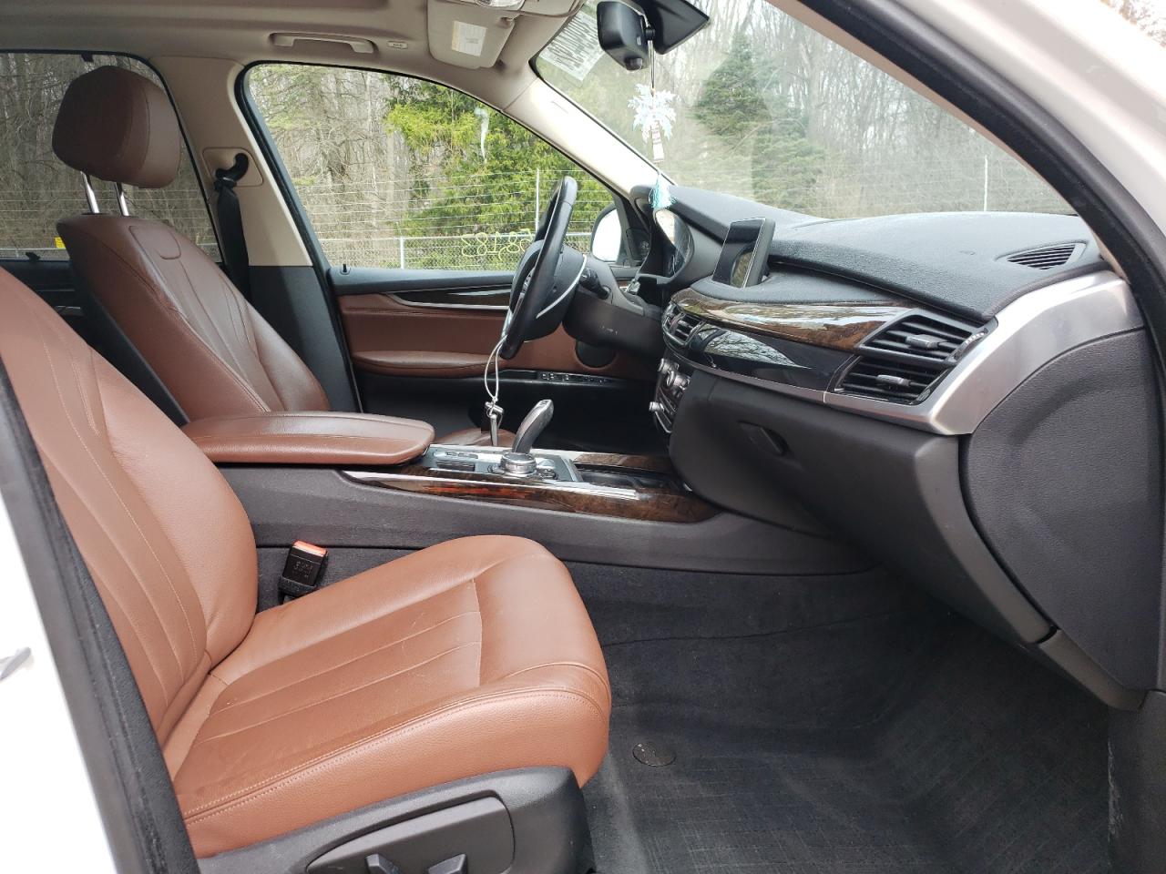 Photo 5 from auction – 2015 BMW X5 XDRIVE3 with VIN 5UXKR0C5XF0P00587