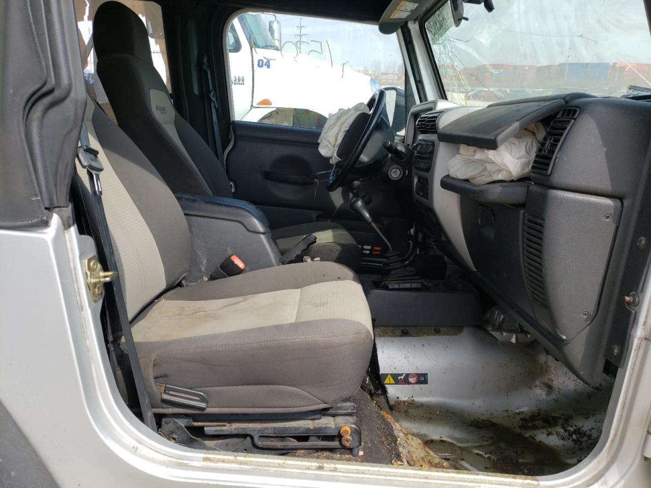 Photo 5 from auction – 2004 JEEP WRANGLER X with VIN 1J4FA39S14P731850