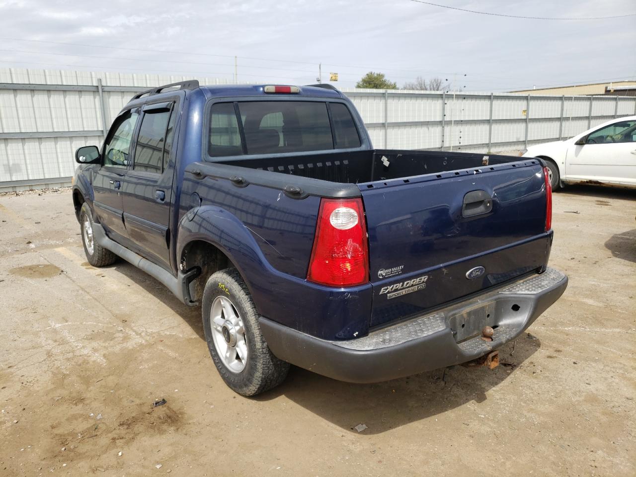 Photo 3 from auction – 2004 FORD EXPLORER S with VIN 1FMZU77K14UB03059