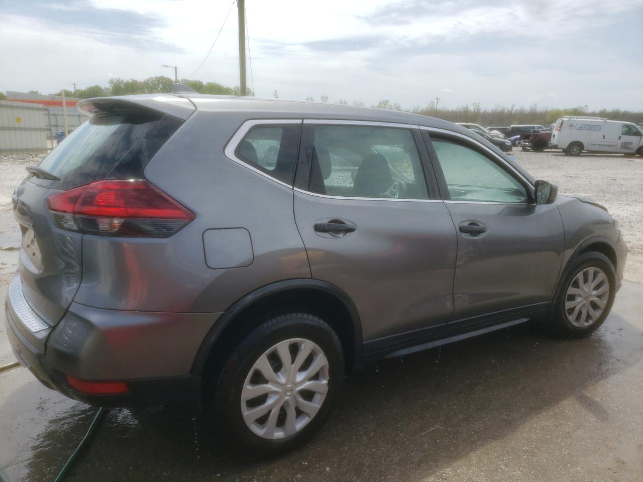 Photo 4 from auction – 2018 NISSAN ROGUE S with VIN KNMAT2MT9JP509413