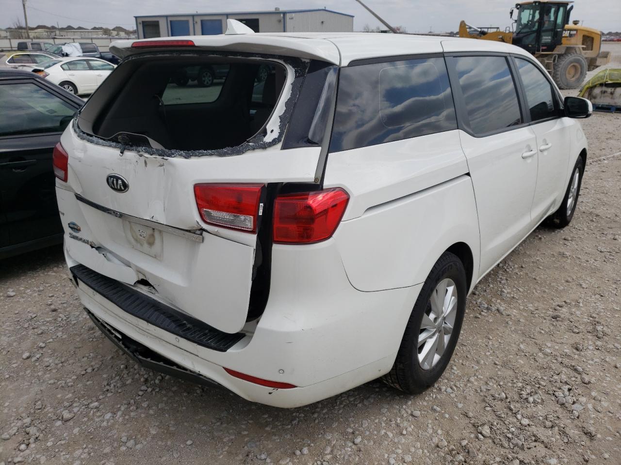 Photo 4 from auction – 2015 KIA SEDONA L with VIN KNDMA5C10F6048376