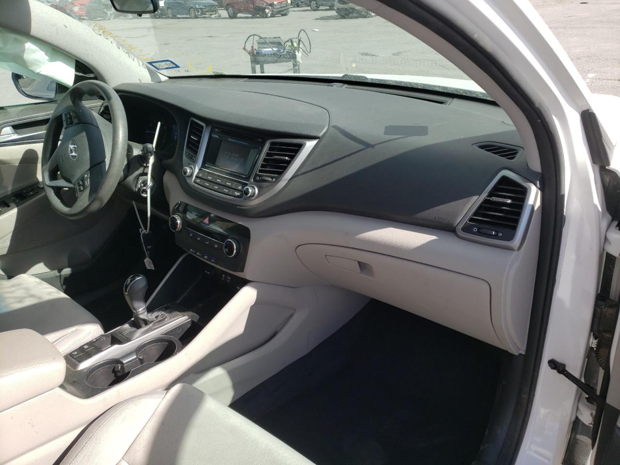 Photo 9 from auction – 2017 HYUNDAI TUCSON LIM with VIN KM8J33A49HU407572