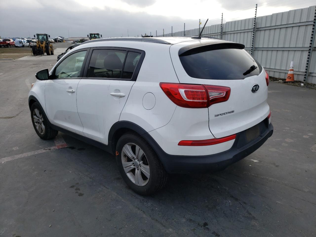 Photo 3 from auction – 2011 KIA SPORTAGE L with VIN KNDPB3A29B7059679