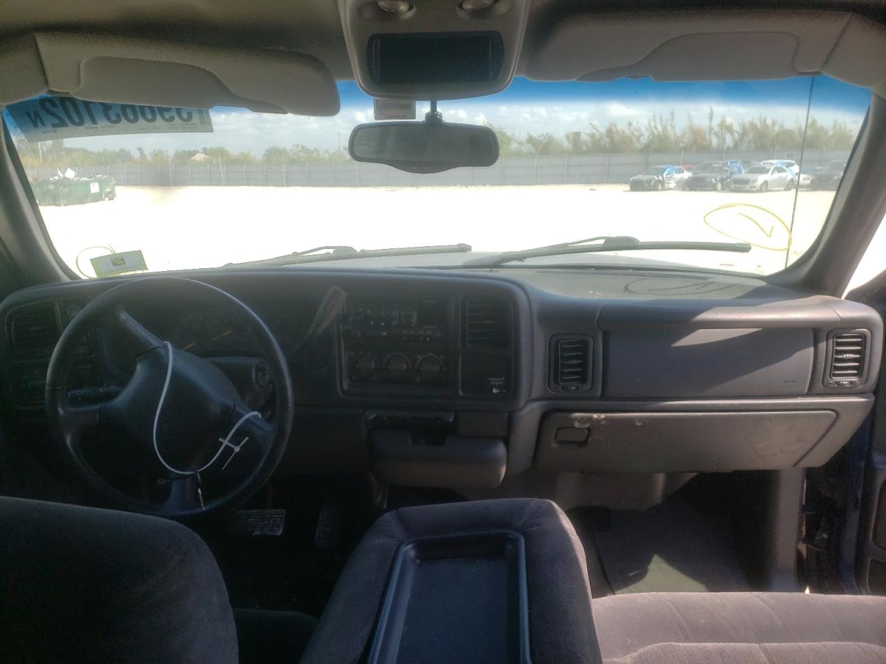 Photo 9 from auction – 2000 CHEVROLET SILVERADO with VIN 2GCEK19T5Y1232290