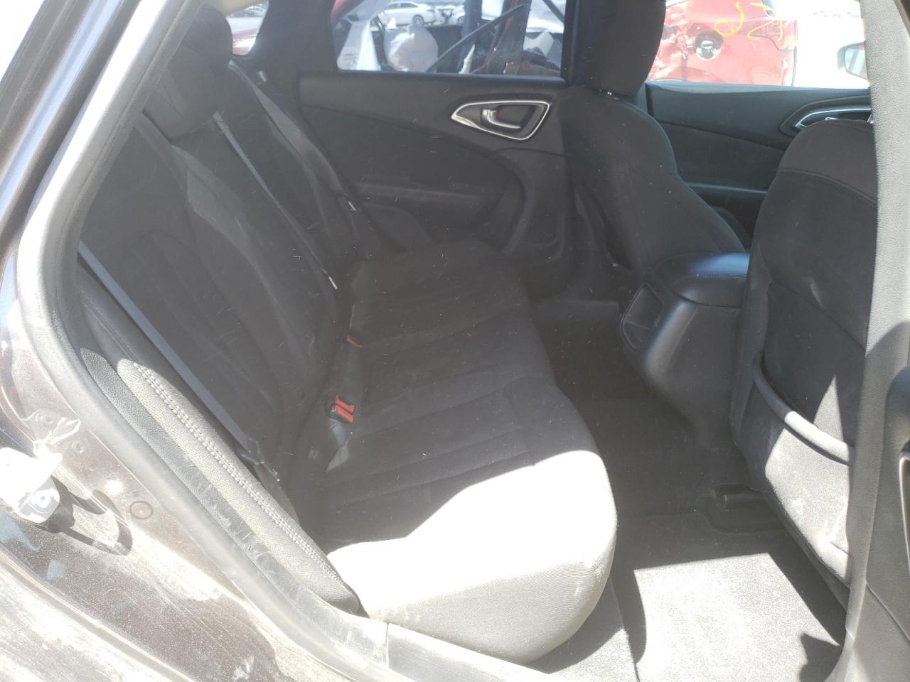 Photo 6 from auction – 2016 CHRYSLER 200 LIMITE with VIN 1C3CCCAB2GN167502