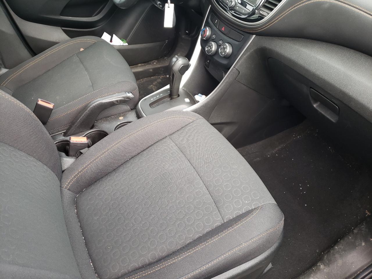 Photo 5 from auction – 2019 CHEVROLET TRAX LS with VIN 3GNCJNSB3KL116571