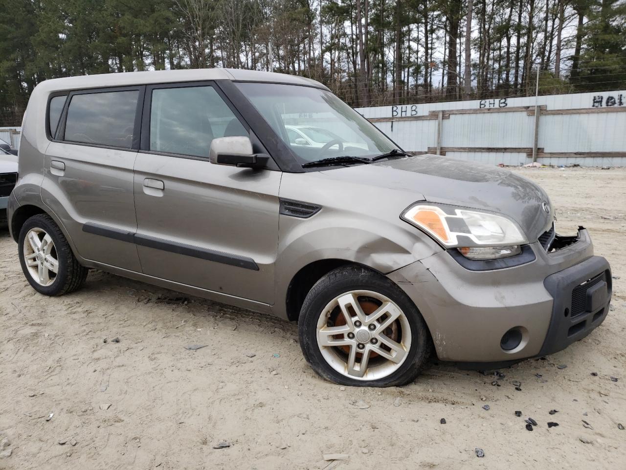 KIA SOUL + 2010 with VIN KNDJT2A24A7164223 - Photo from auction