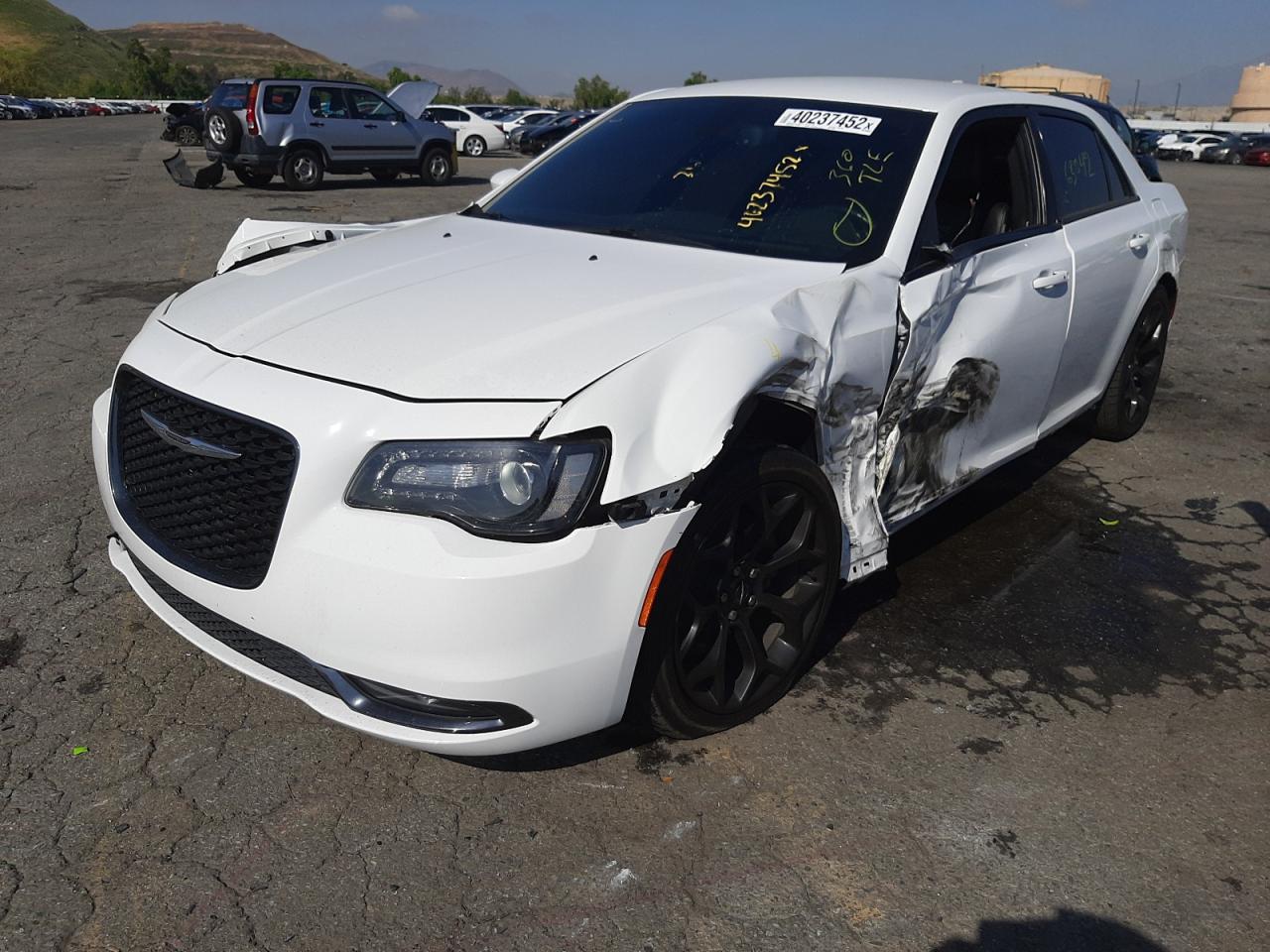 Photo 2 from auction – 2019 CHRYSLER 300 S with VIN 2C3CCABG2KH516349