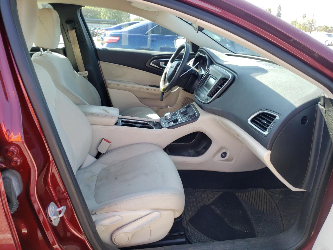 Photo 5 from auction – 2015 CHRYSLER 200 LIMITE with VIN 1C3CCCAB9FN577048