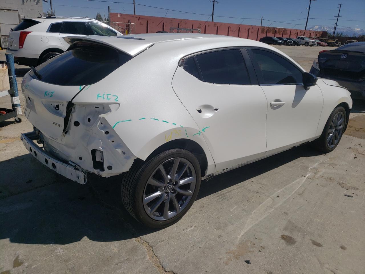 Photo 4 from auction – 2020 MAZDA 3 with VIN JM1BPALM6L1175117