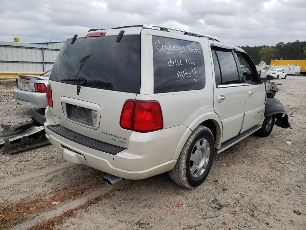 Photo 4 from auction – 2005 LINCOLN NAVIGATOR with VIN 5LMFU27565LJ12781