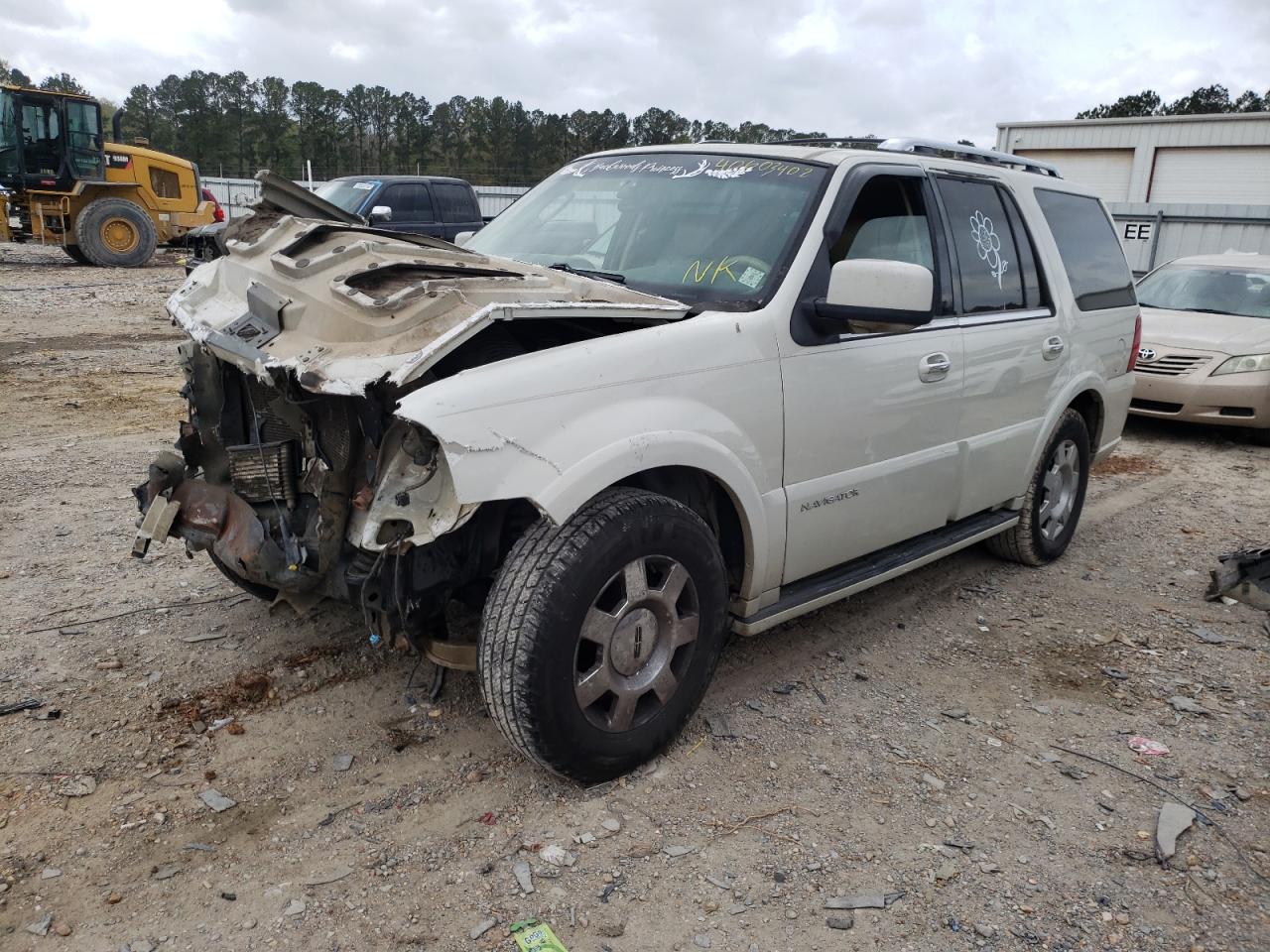 Photo 2 from auction – 2005 LINCOLN NAVIGATOR with VIN 5LMFU27565LJ12781