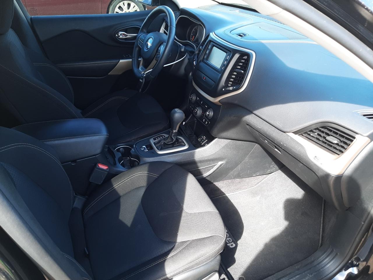 Photo 5 from auction – 2017 JEEP CHEROKEE L with VIN 1C4PJLCB3HD222045