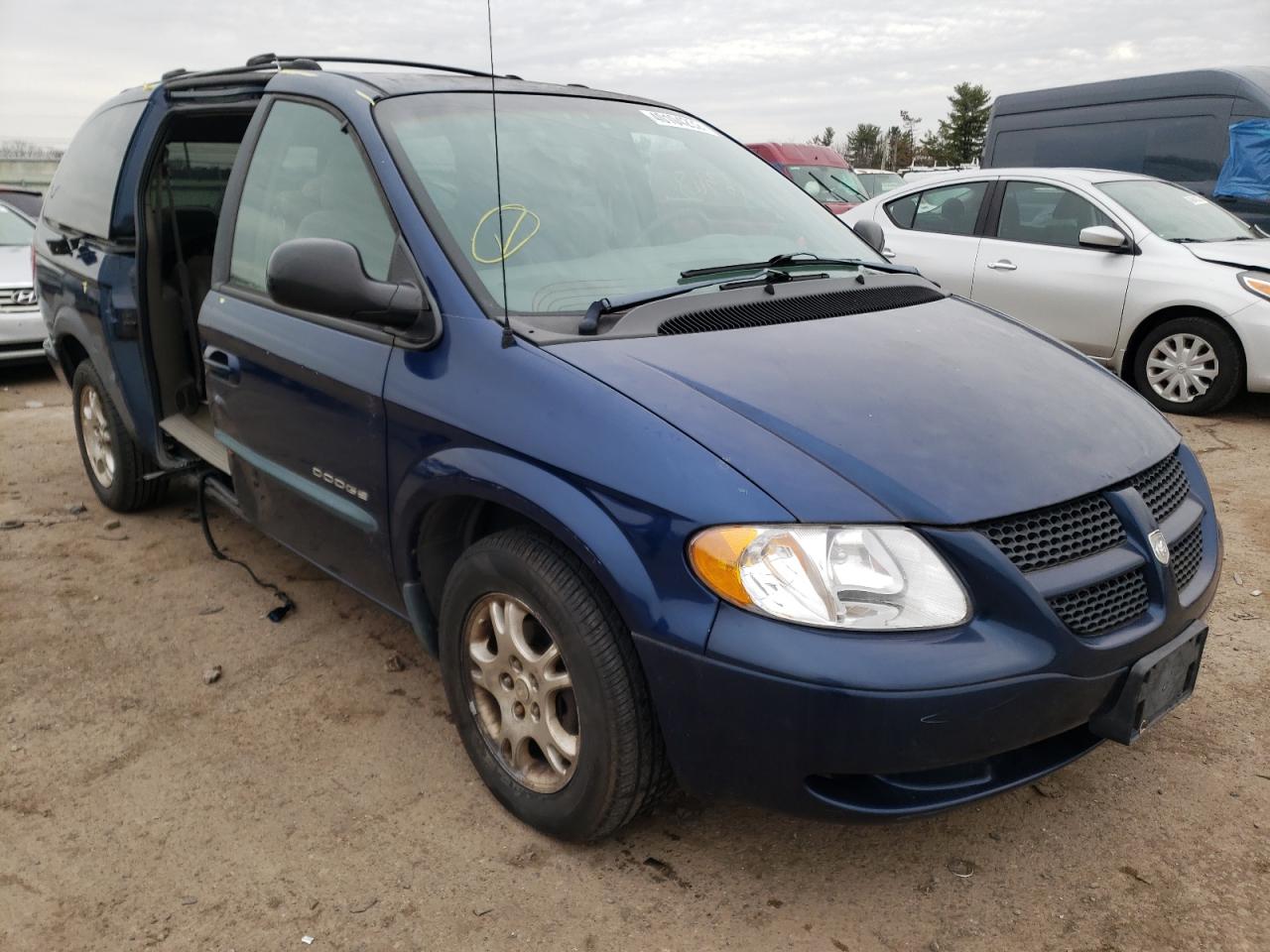 DODGE GRAND CARA 2001 with VIN 2B8GP74LX1R307301 - Photo from auction