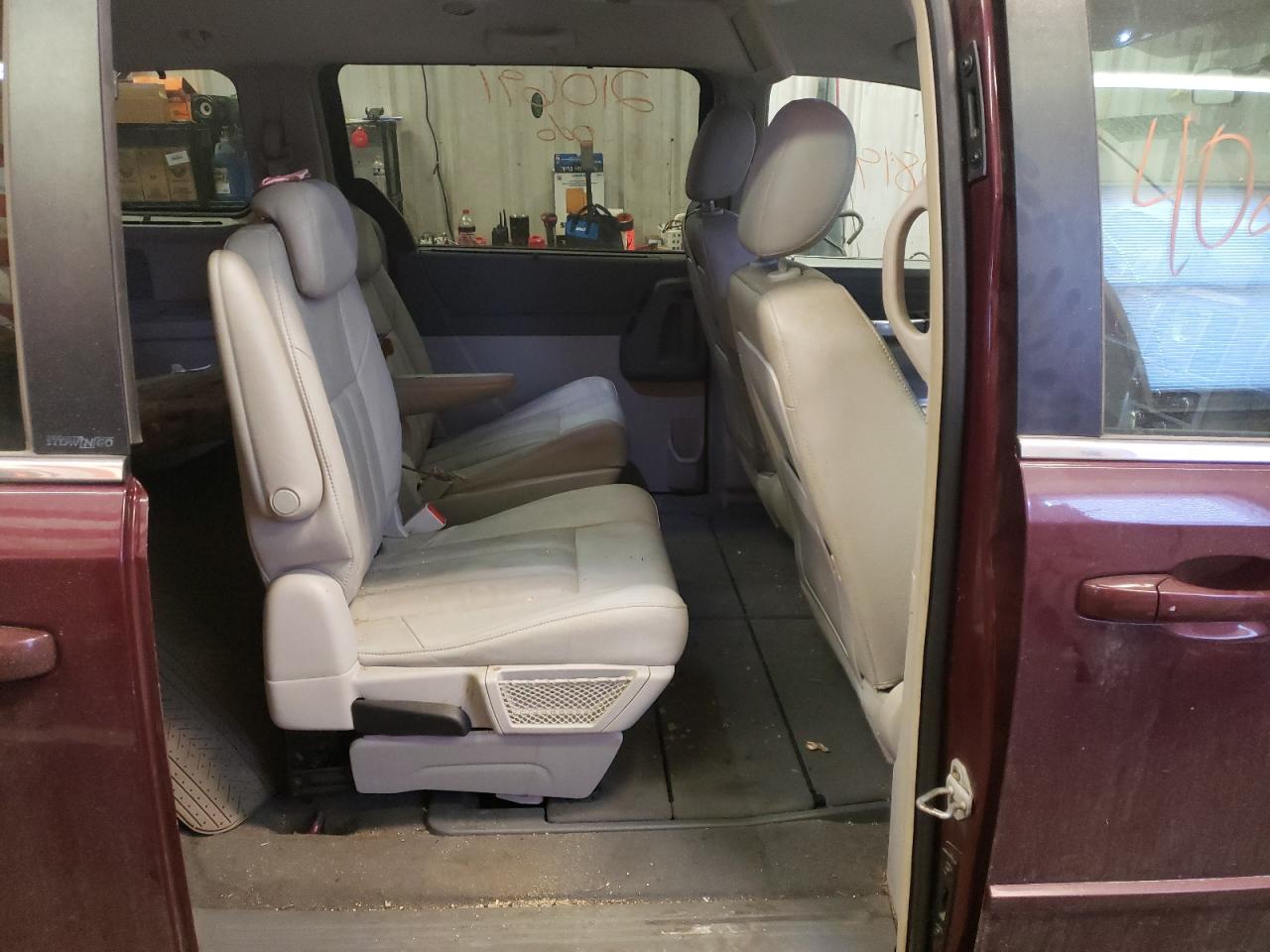 Photo 6 from auction – 2008 CHRYSLER TOWN & COU with VIN 2A8HR54P98R758779