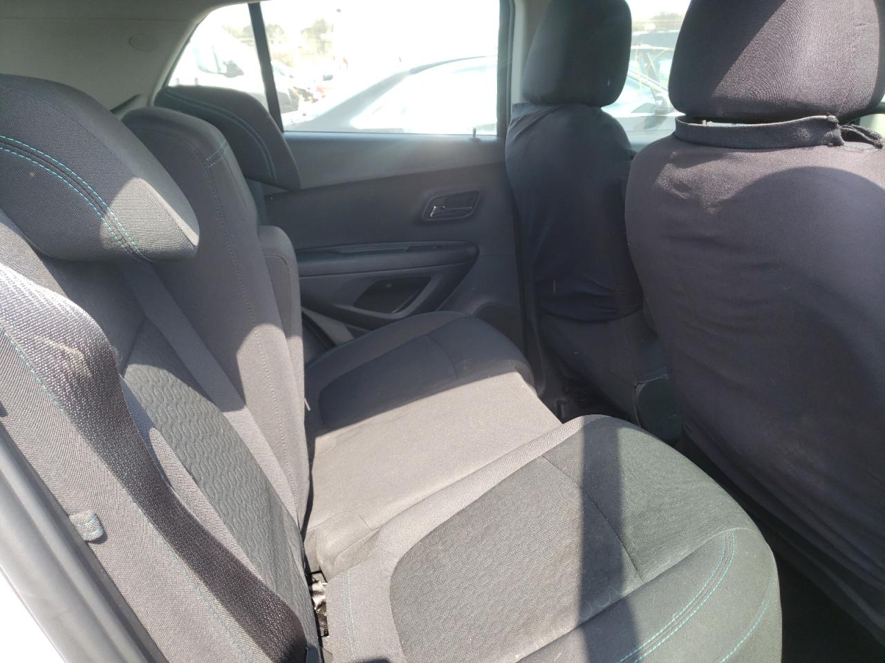 Photo 6 from auction – 2016 CHEVROLET TRAX LS with VIN 3GNCJNSB2GL266467