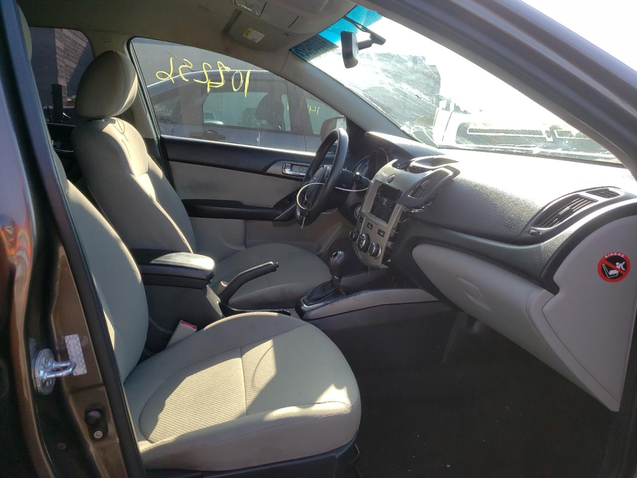 Photo 5 from auction – 2013 KIA FORTE EX with VIN KNAFU4A26D5646574