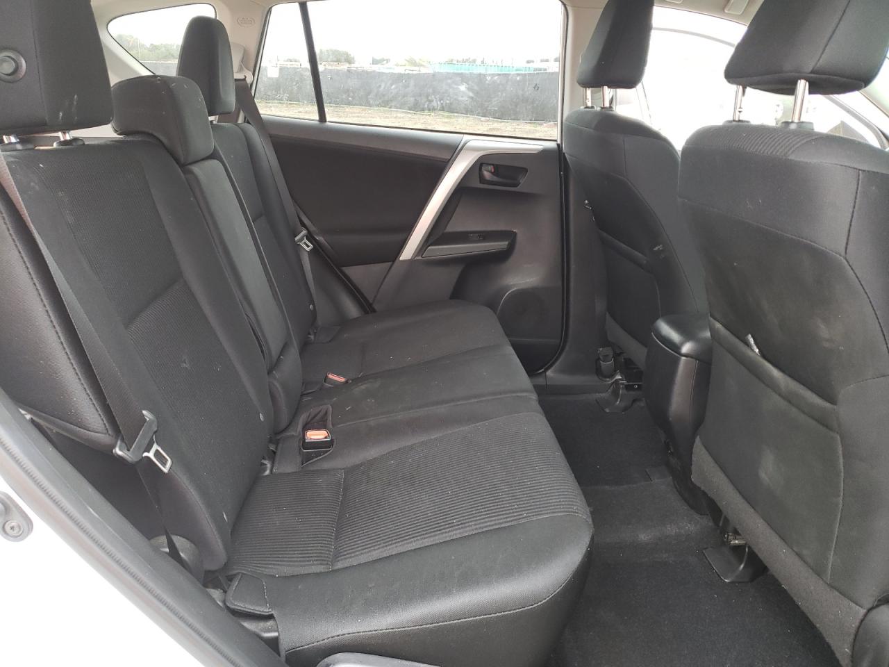 Photo 6 from auction – 2018 TOYOTA RAV4 LE with VIN 2T3ZFREV9JW460074