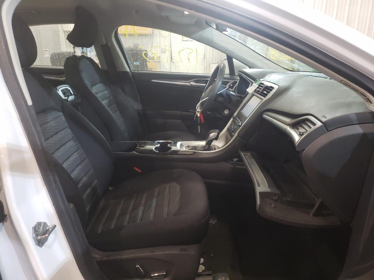 Photo 5 from auction – 2016 FORD FUSION SE with VIN 3FA6P0HD2GR303701