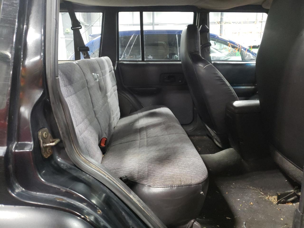 Photo 6 from auction – 2000 JEEP CHEROKEE S with VIN 1J4FF48S4YL146217