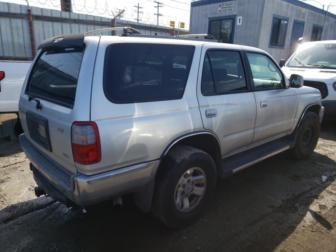 Photo 4 from auction – 2000 TOYOTA 4RUNNER SR with VIN JT3GN86R1Y0169948