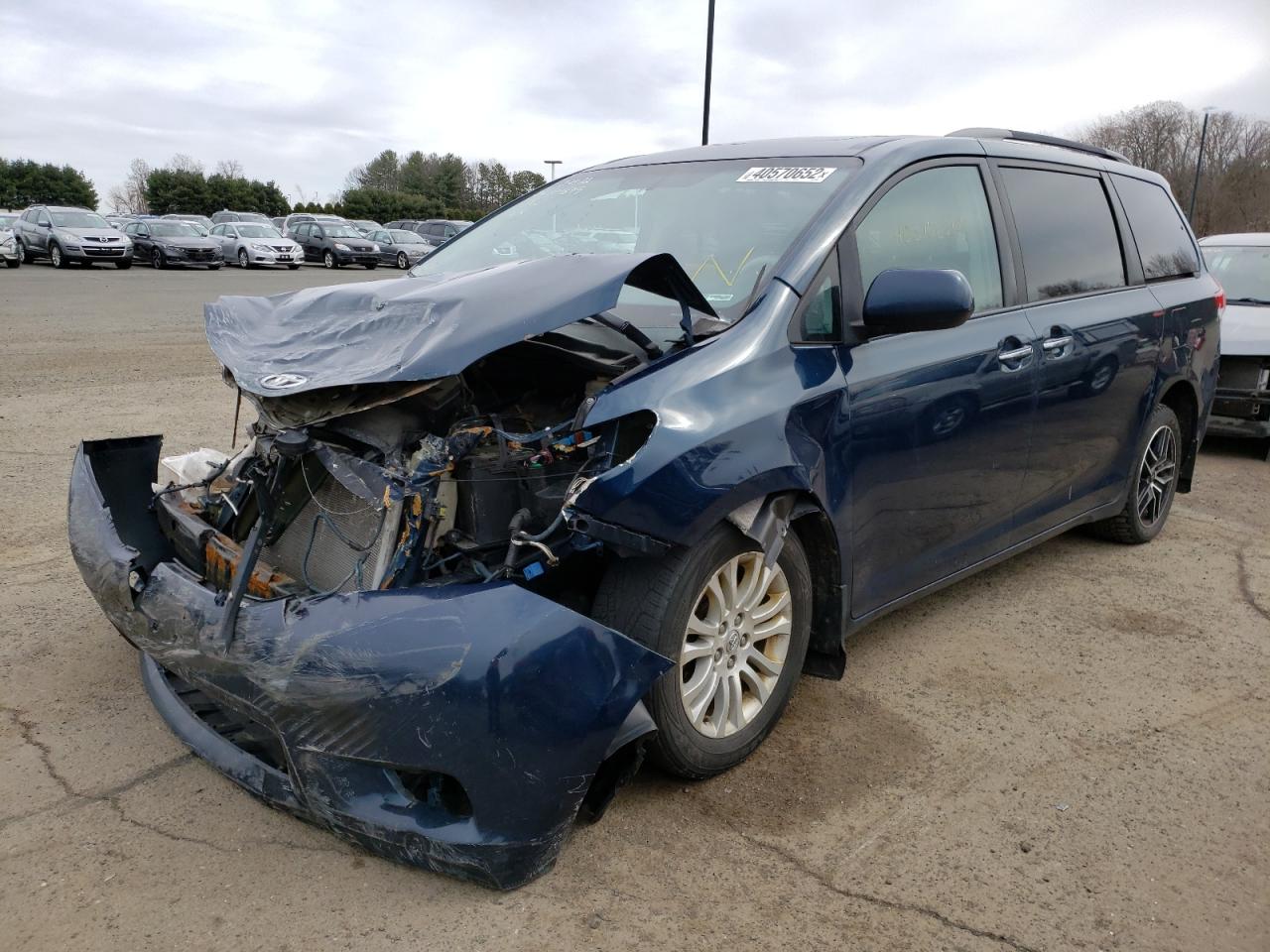Photo 2 from auction – 2012 TOYOTA SIENNA XLE with VIN 5TDYK3DCXCS275055