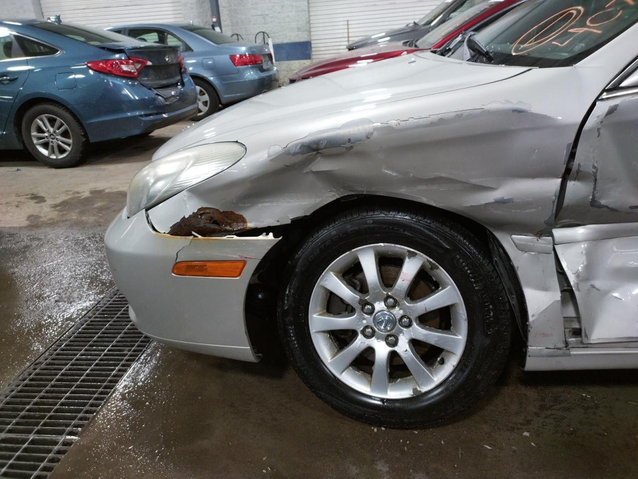Photo 10 from auction – 2003 LEXUS ES 300 with VIN JTHBF30G835041410