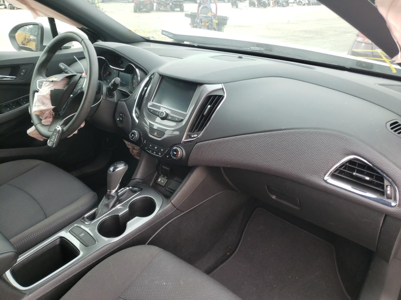 Photo 9 from auction – 2018 CHEVROLET CRUZE LT with VIN 3G1BE6SM3JS601466