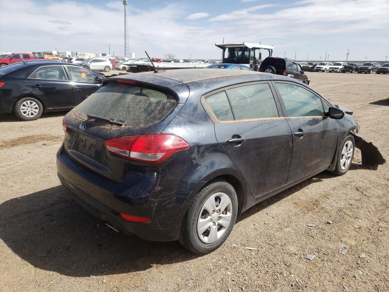 Photo 4 from auction – 2017 KIA FORTE LX with VIN KNAFK5A86H5721621