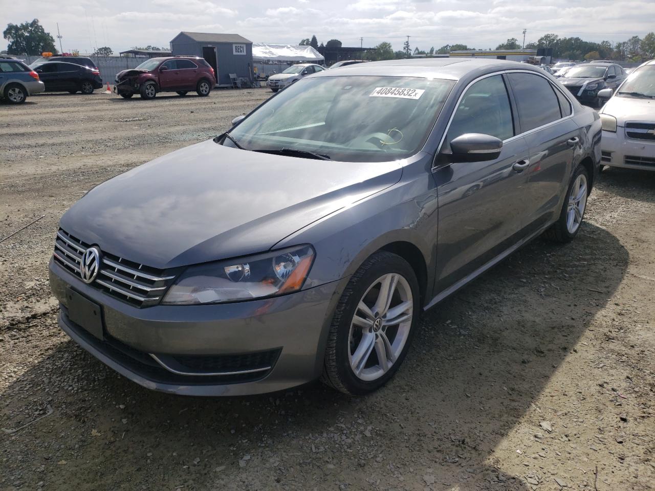 Photo 2 from auction – 2014 VOLKSWAGEN PASSAT SE with VIN 1VWBN7A33EC004512