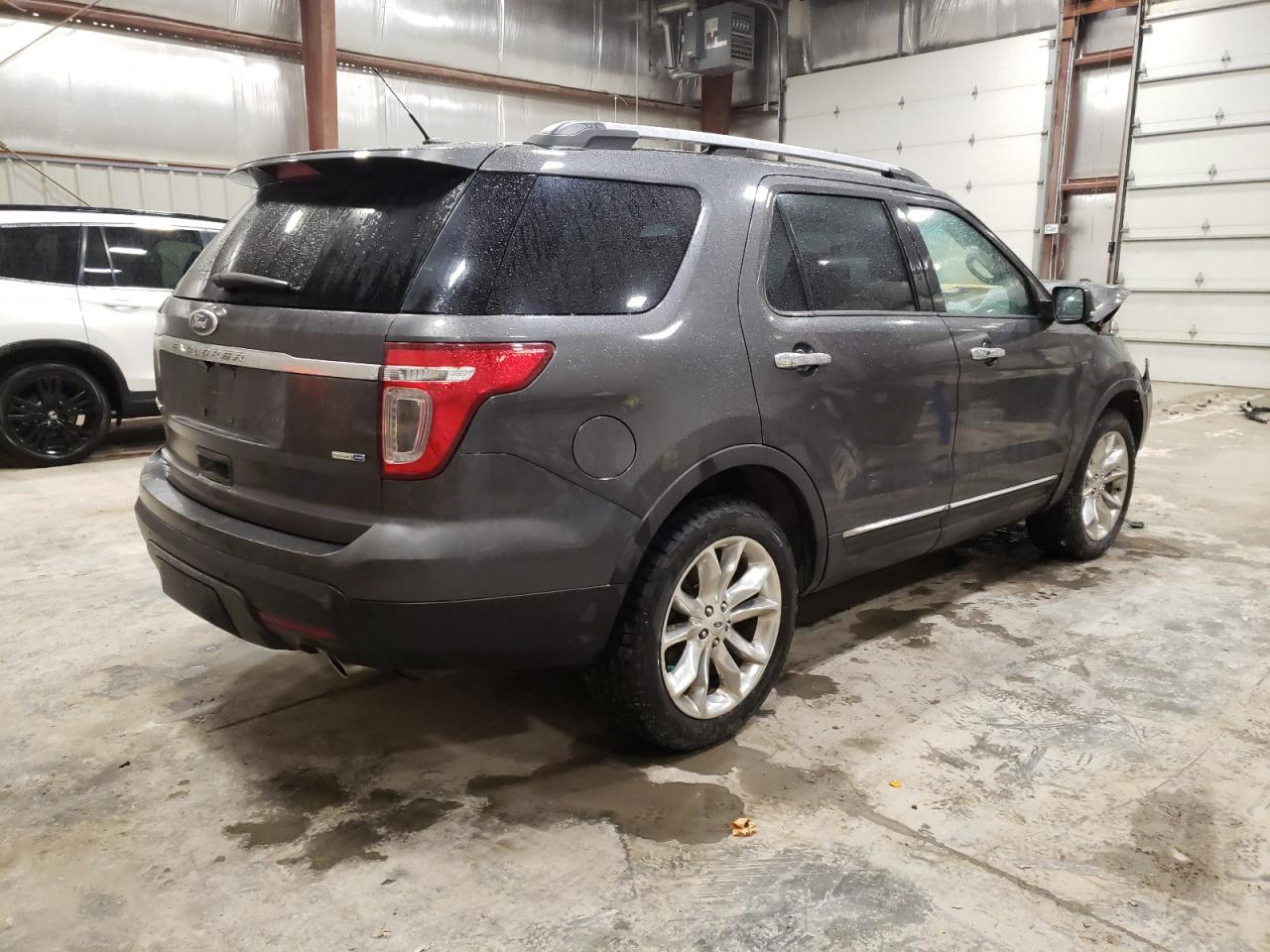 Photo 4 from auction – 2015 FORD EXPLORER L with VIN 1FM5K8F89FGB56870