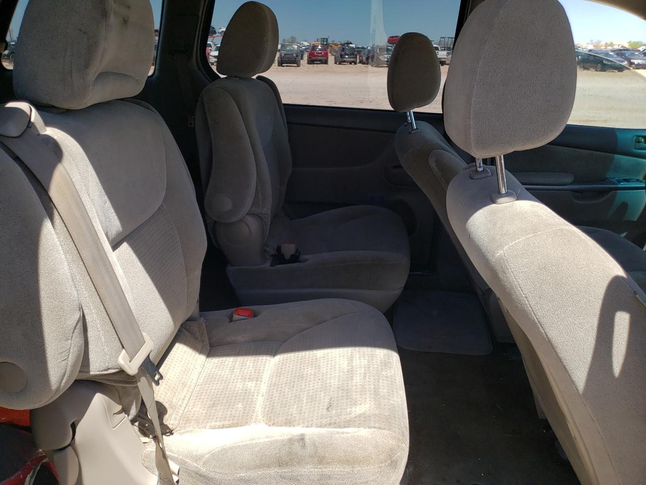 Photo 6 from auction – 2010 TOYOTA SIENNA CE with VIN 5TDKK4CC4AS299474