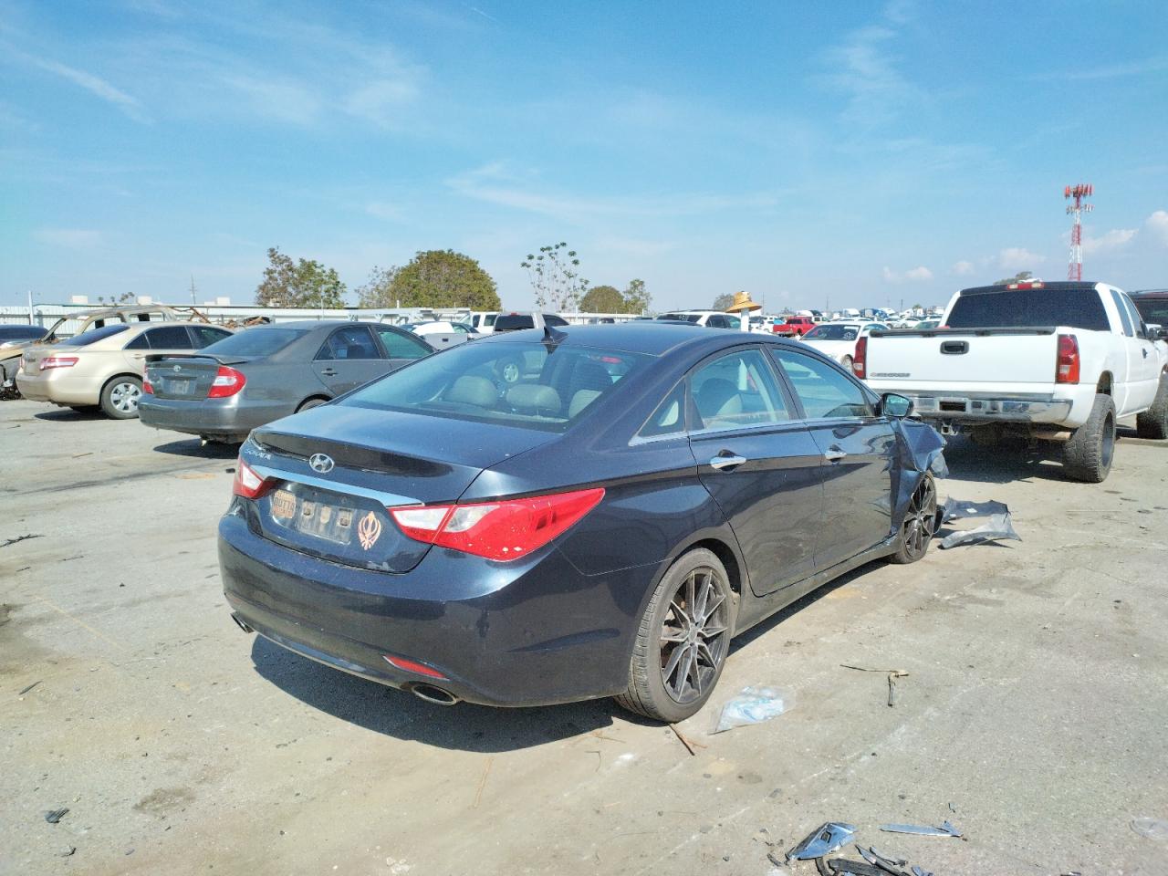 Photo 4 from auction – 2011 HYUNDAI SONATA with VIN 5NPEC4AC3BH220770