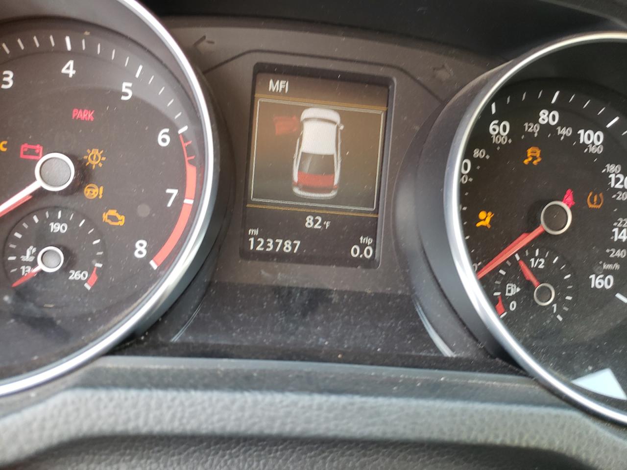 Photo 8 from auction – 2016 VOLKSWAGEN PASSAT with VIN 1VWCM7A35GC017837