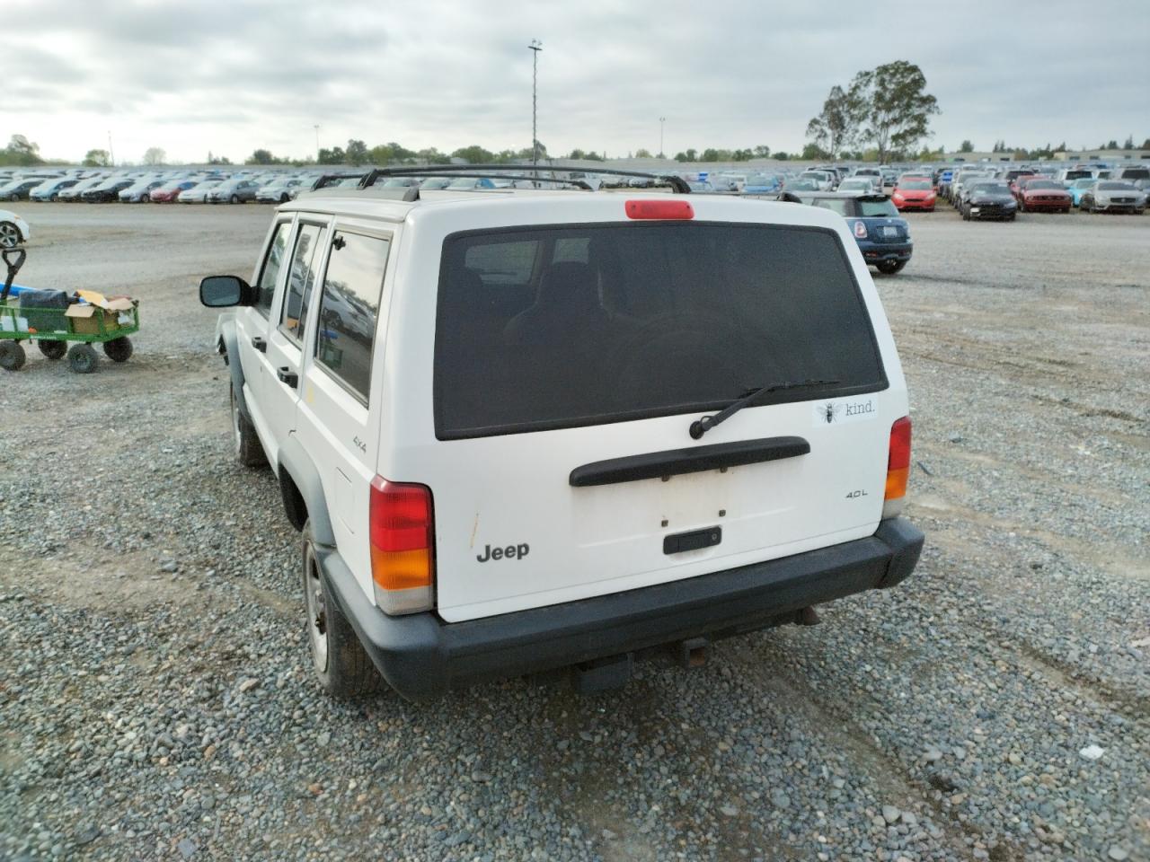 Photo 3 from auction – 1998 JEEP CHEROKEE S with VIN 1J4FJ68S0WL152278