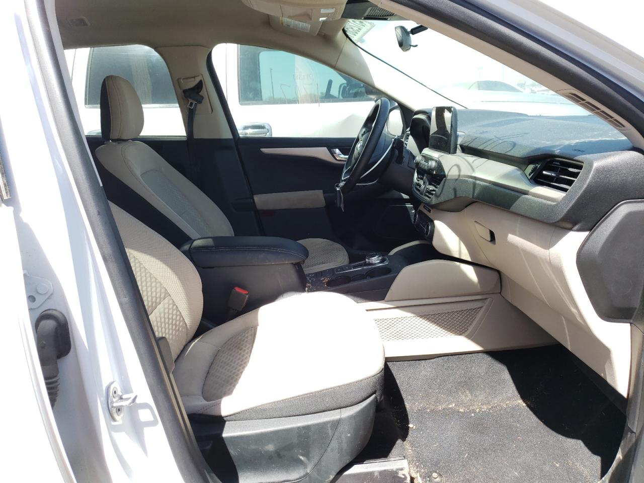 Photo 5 from auction – 2020 FORD ESCAPE SE with VIN 1FMCU0G67LUC20904