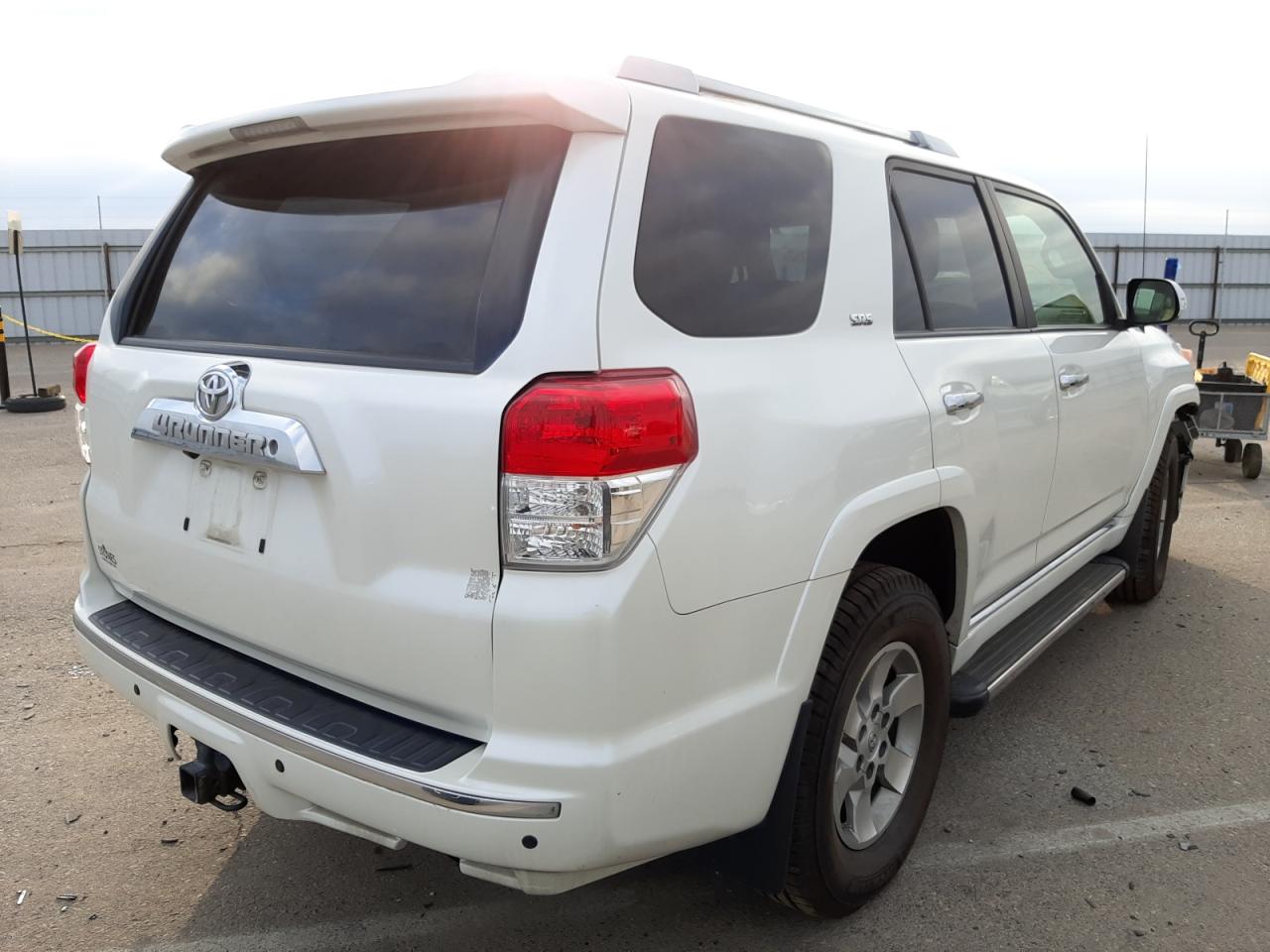 Photo 4 from auction – 2013 TOYOTA 4RUNNER SR with VIN JTEBU5JR0D5137922