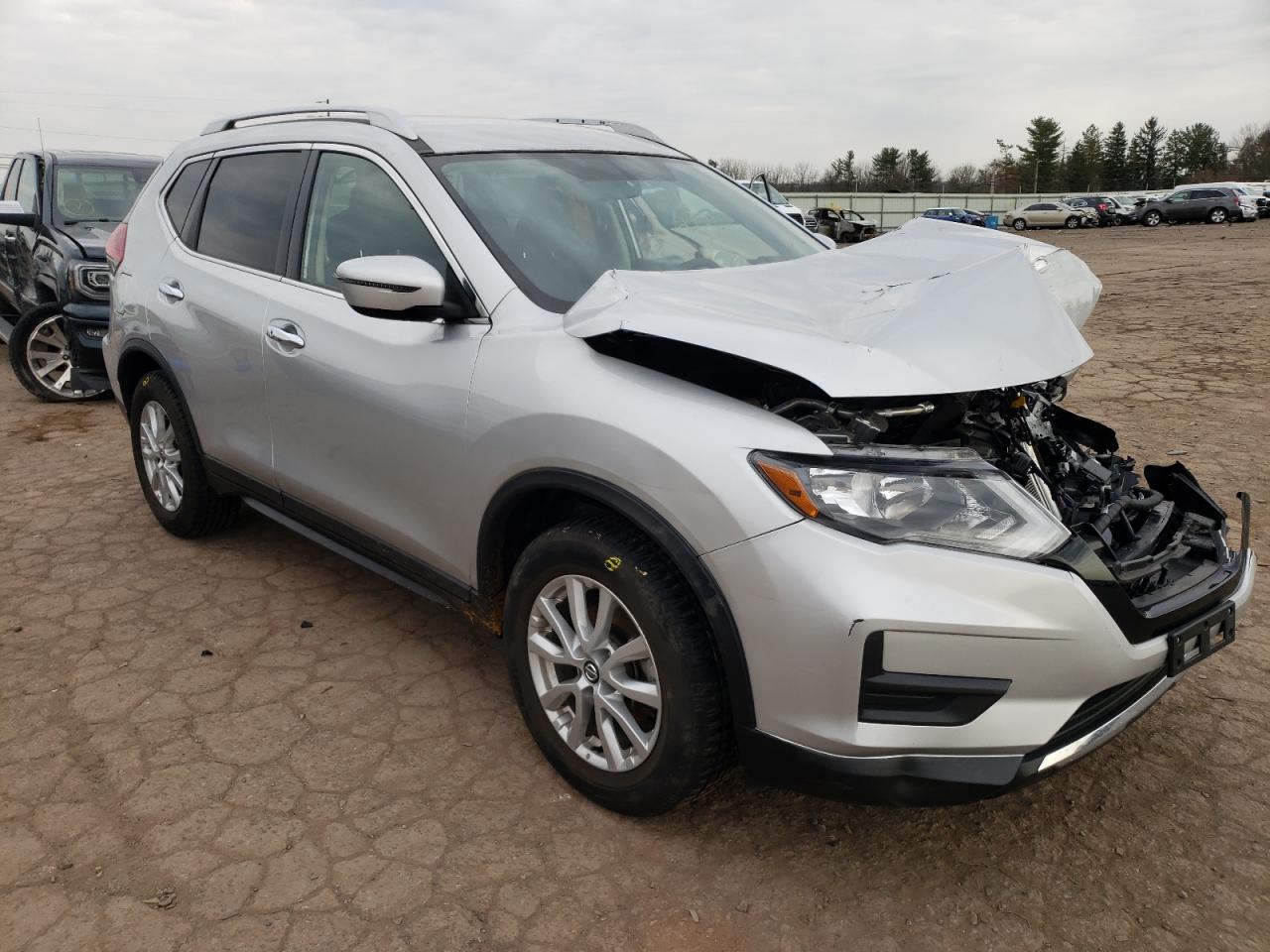 NISSAN ROGUE S 2018 with VIN KNMAT2MV7JP599873 - Photo from auction