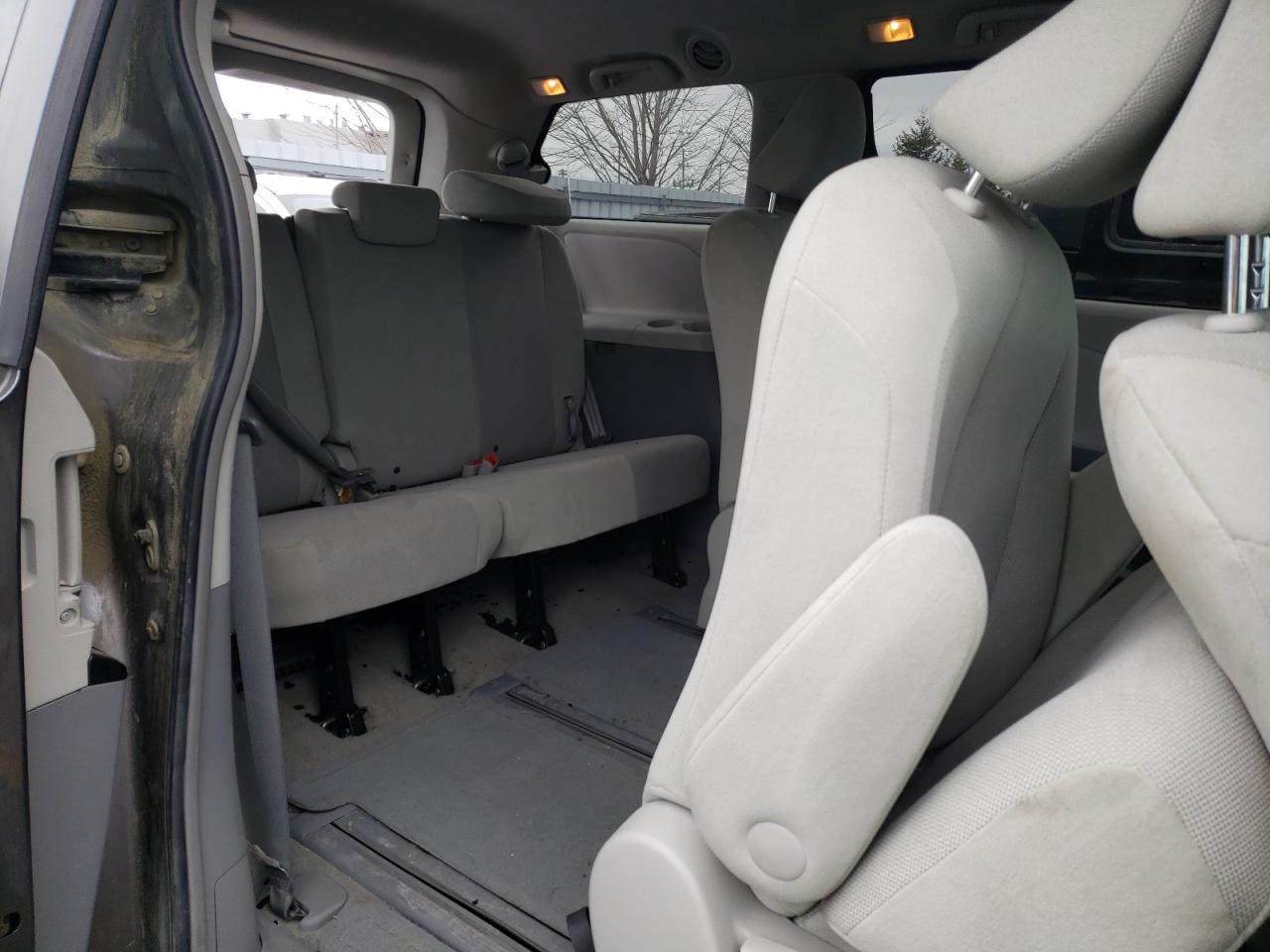 Photo 6 from auction – 2012 TOYOTA SIENNA with VIN 5TDZK3DC4CS199269