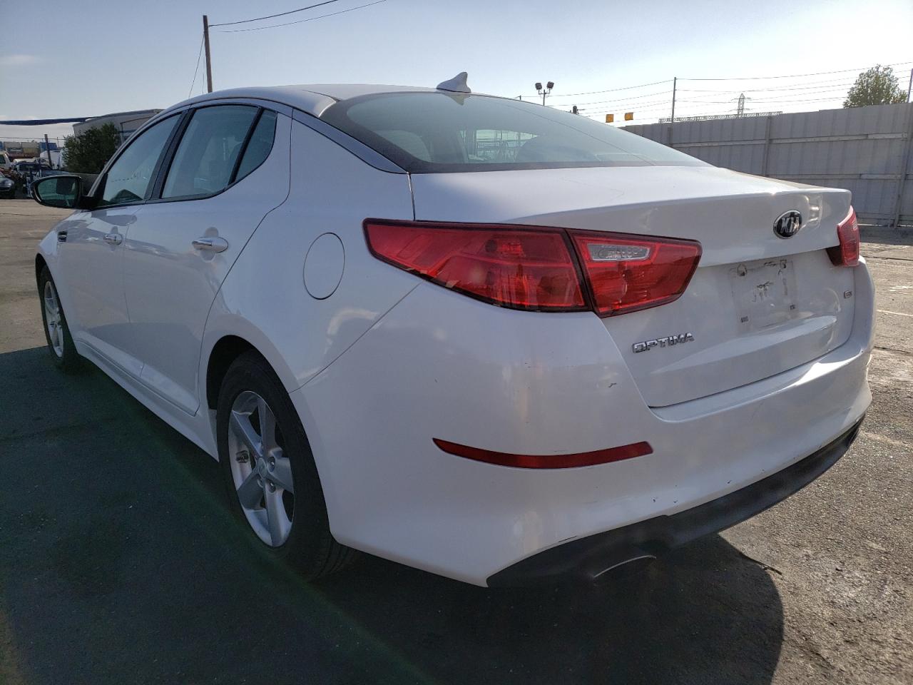 Photo 3 from auction – 2015 KIA OPTIMA LX with VIN 5XXGM4A76FG373203