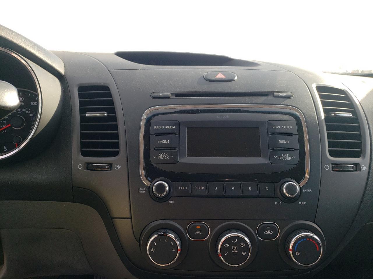 Photo 9 from auction – 2017 KIA FORTE LX with VIN 3KPFK4A75HE102968