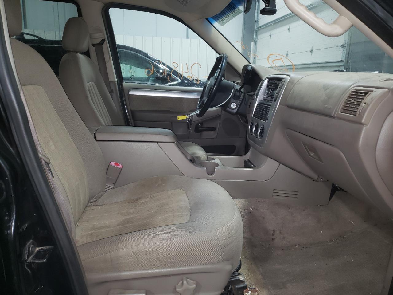 Photo 5 from auction – 2003 MERCURY MOUNTAINEE with VIN 4M2ZU86K23UJ01146