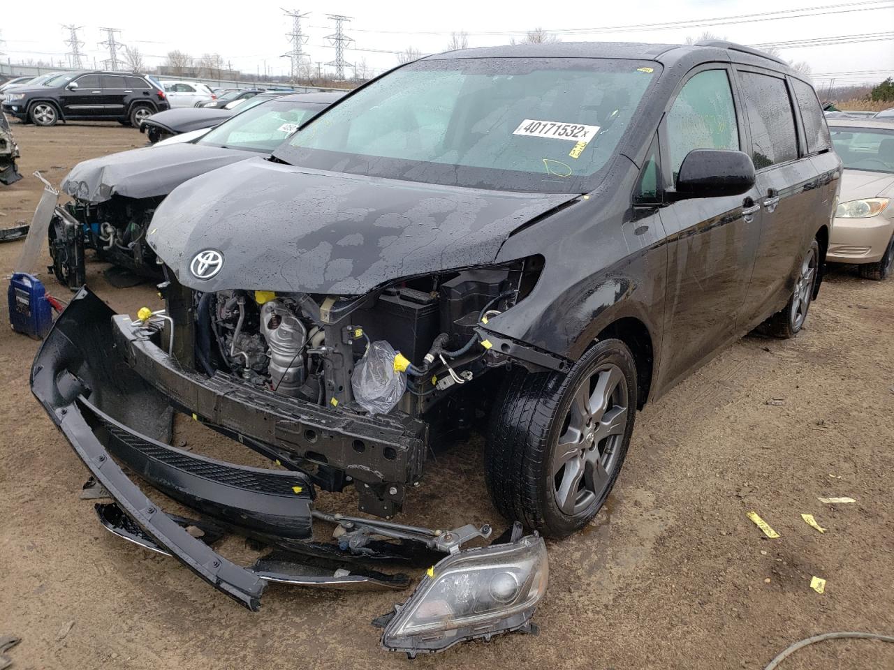 Photo 2 from auction – 2017 TOYOTA SIENNA SE with VIN 5TDXZ3DC3HS825517