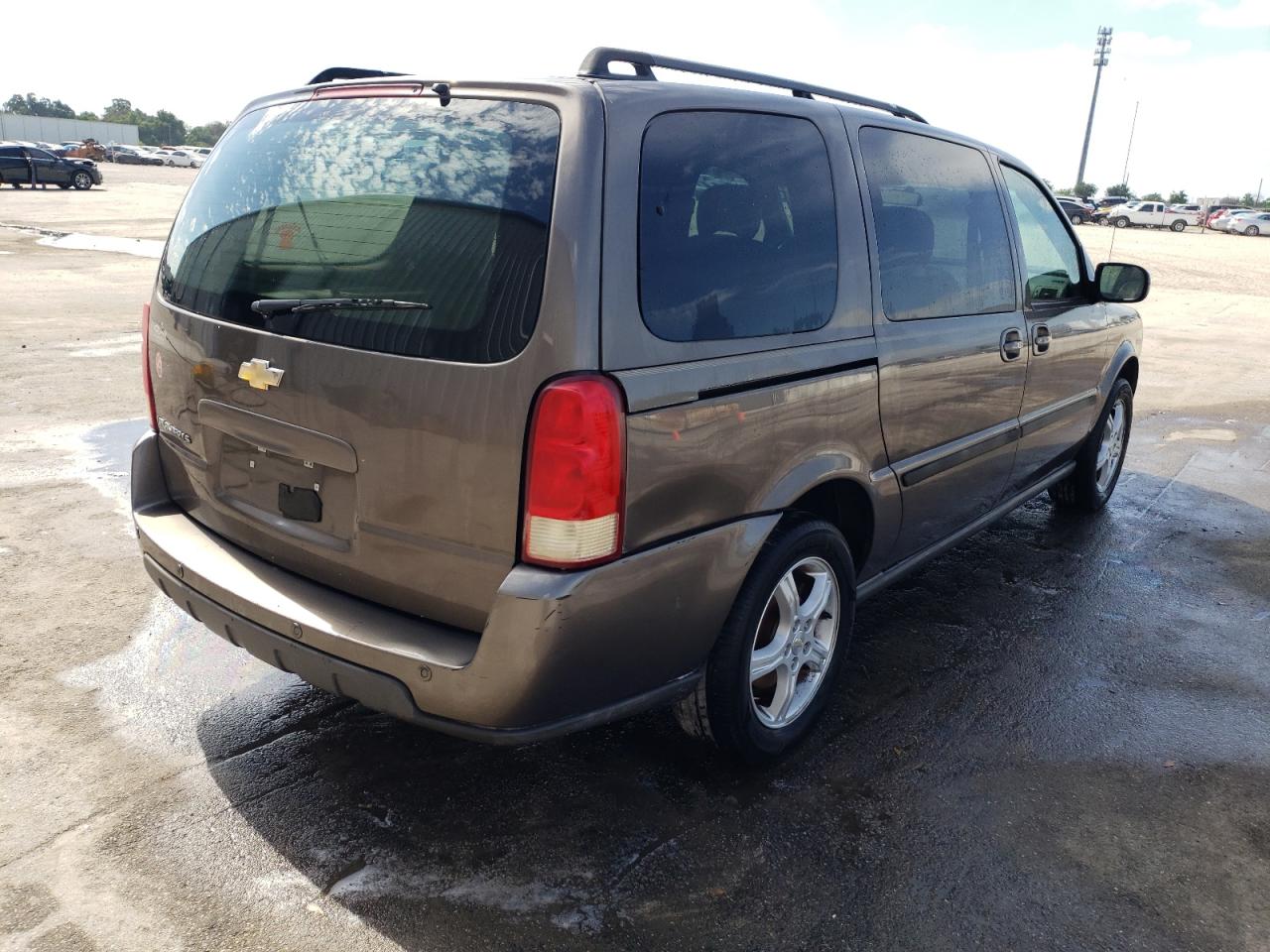 Photo 4 from auction – 2005 CHEVROLET UPLANDER L with VIN 1GNDV23L65D245459