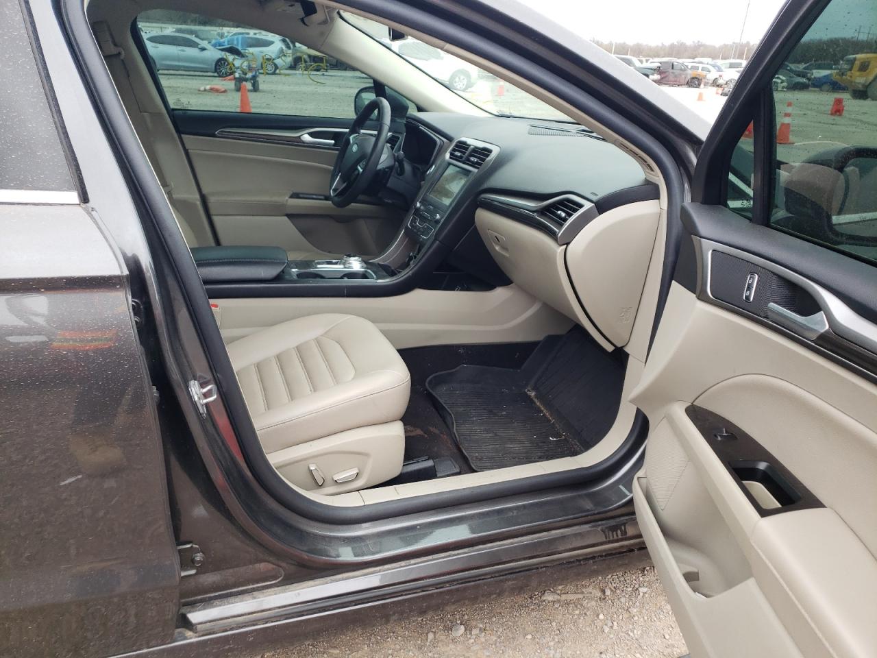 Photo 5 from auction – 2019 FORD FUSION SEL with VIN 3FA6P0CD4KR257580