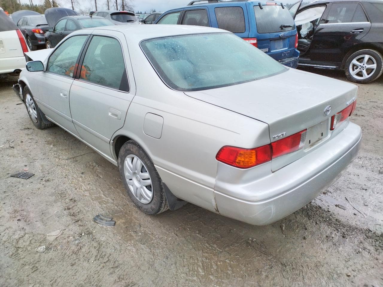 Photo 3 from auction – 2001 TOYOTA CAMRY CE with VIN JT2BG22K110571683